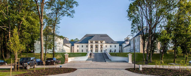 Noclegi w świetnie ocenianym 4* hotelu w zamku ze Spa i wyżywieniem za 189 PLN/pokój. Również w wakacje