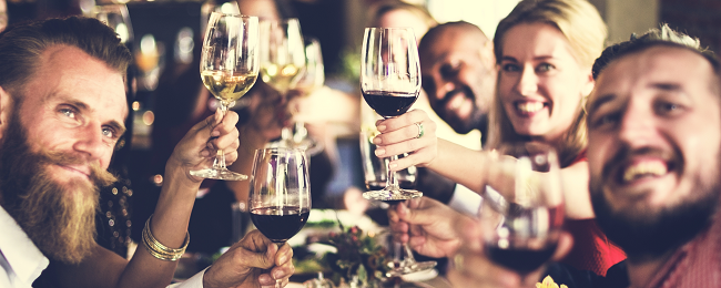 Cztery steki i woda za 4500 PLN?! To dopiero początek. Jak nie dać się oszukać w restauracji?