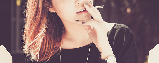 Wyszła na papierosa przed lotem i spowodowała totalny paraliż na lotnisku