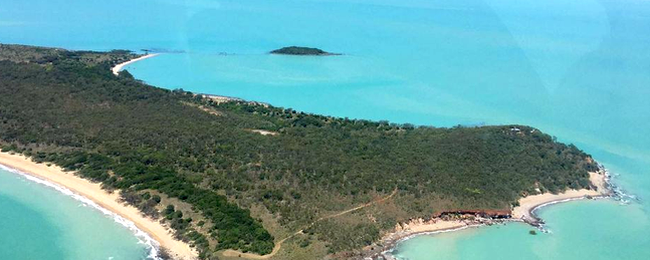 Współcześni Robinsonowie. Utknęli na wyspie, uratował ich „sprawdzony” podróżniczy sposób