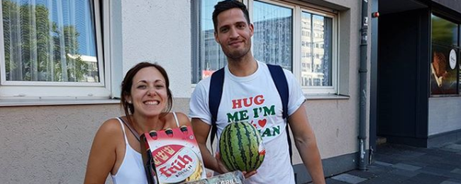 Bohater czy lowelas? Bezpłatne noclegi w Europie dzięki… aplikacji randkowej?