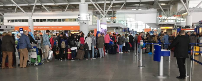 Wielka awaria prądu na Lotnisku Chopina! Są kolejki i duże utrudnienia dla pasażerów