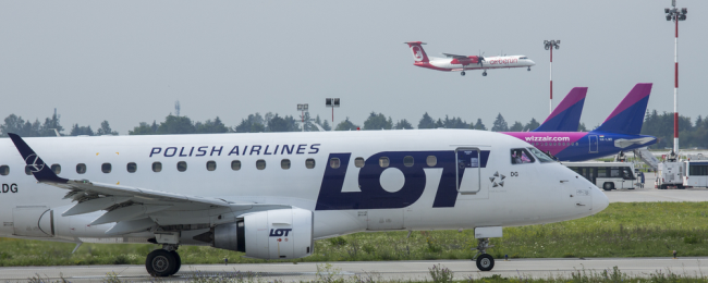 LOT rzuca rekawicę Wizz Airowi! Nowa trasa do słynnego parku rozrywki. Będzie hitem?