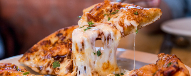 Zgłodniałeś? Na tym lotnisku zamówisz jedzenie z dostawą prawie do samolotu