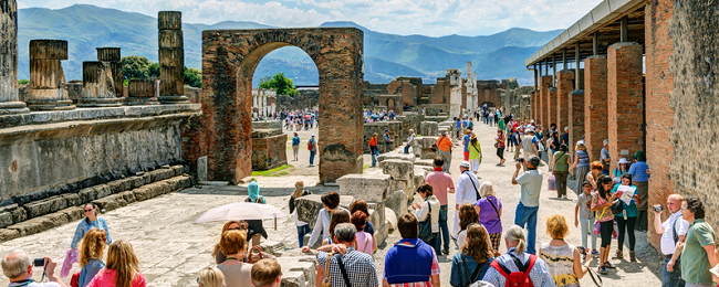 Turysta zniszczył bezcenną mozaikę w Pompejach. Chciał mieć dobre zdjęcie
