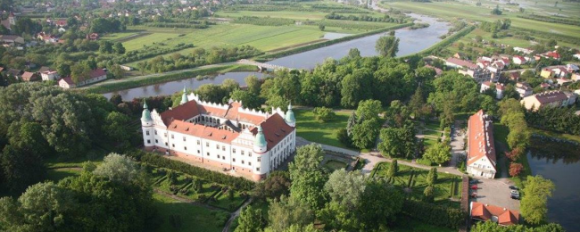 Noclegi z wyżywieniem w zamku w Baranowie za 179 PLN/pokój
