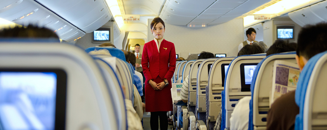 Koniec wielkiej batalii o stroje. Po 70 latach stewardesy w tej linii w końcu założą spodnie