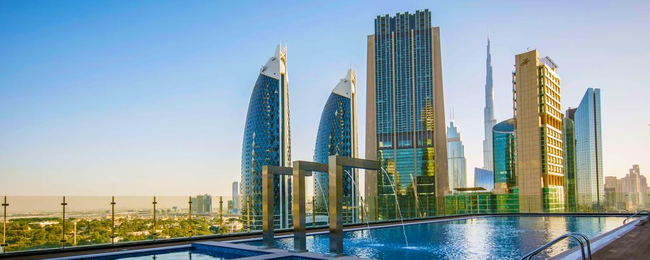 Wystarczy 140 PLN, by spędzić cały dzień na basenie w najwyższym hotelu świata. Ale widoki!