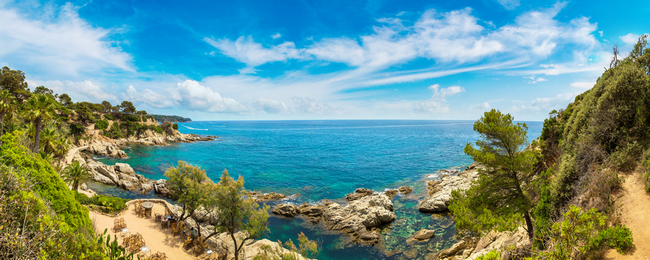 Hiszpania na wakacje – loty na Costa Brava z Wrocławia i Poznania za 192 PLN