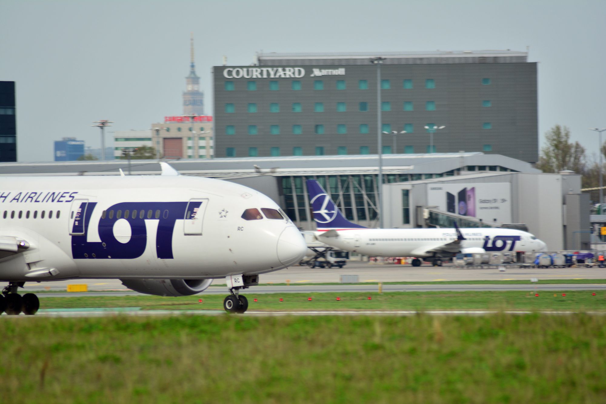 Twój lot w majówkę jednak zagrożony. Związkowcy z LOT będą strajkować mimo wszystko