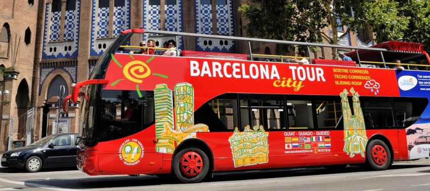Autobus turystyczny w Barcelonie
