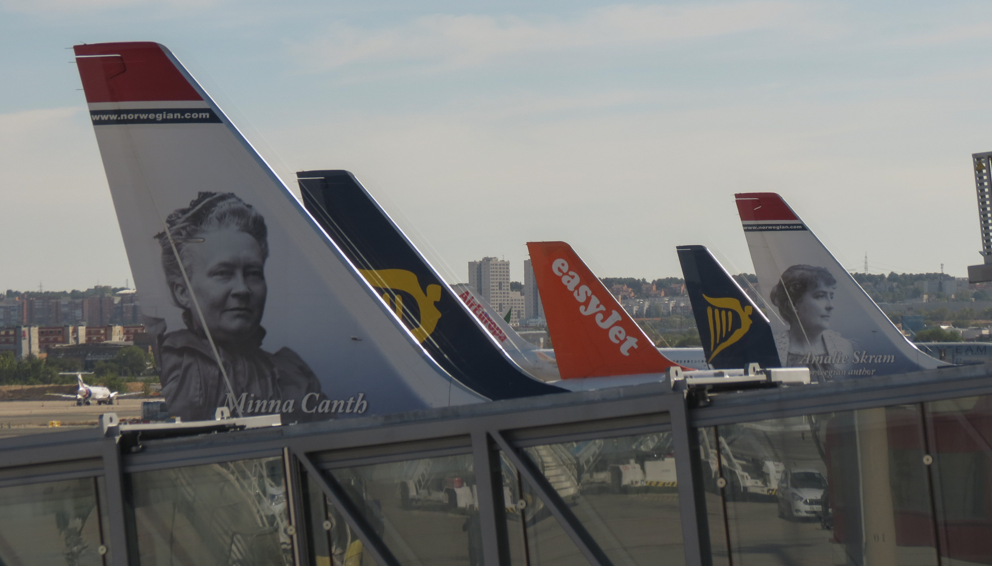 Kilka znanych linii lotniczych zniknie lub zmieni właściciela? Szykuje się rozwód, fuzja i sojusz śmiertelnych wrogów!