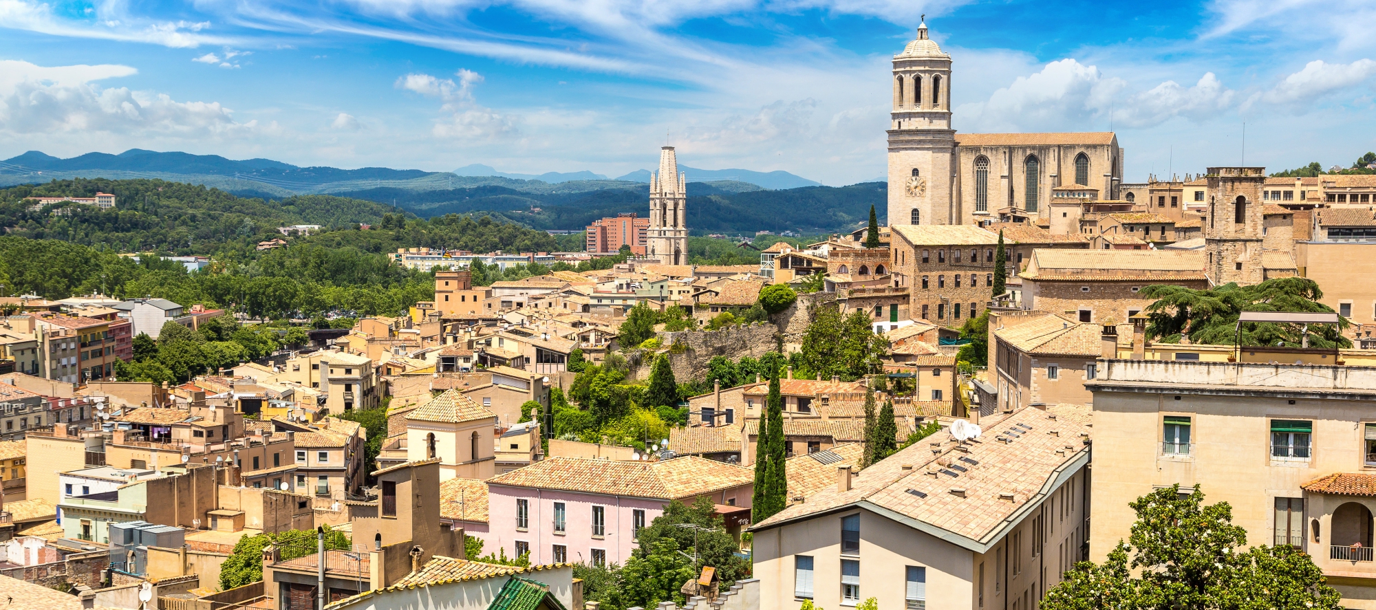 Wakacje: loty do Girony z Krakowa za 263 PLN