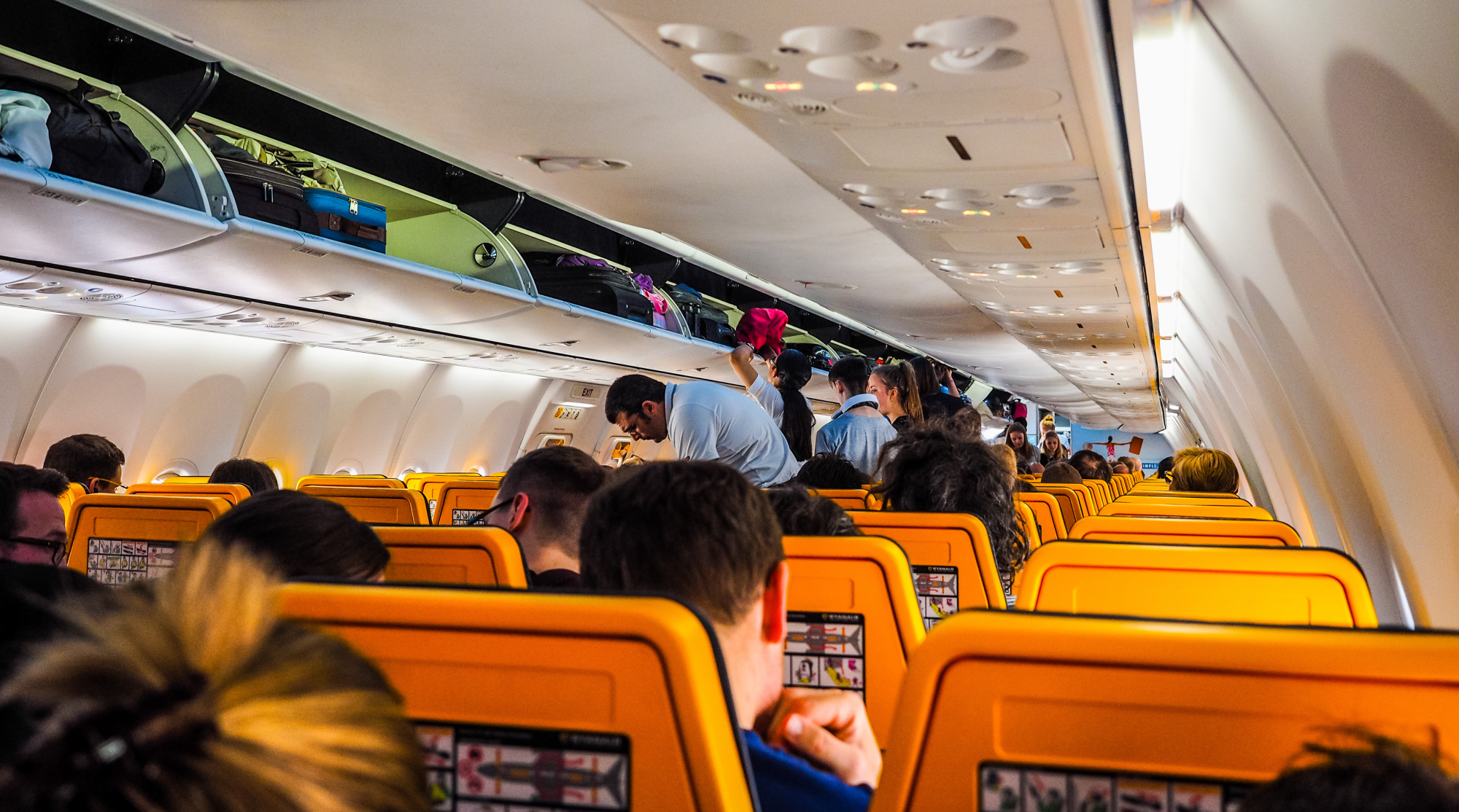 Ryanair i Wizz Air przestaną rozsadzać pasażerów, którzy nie płacą za wybór miejsca? Alarmujący raport