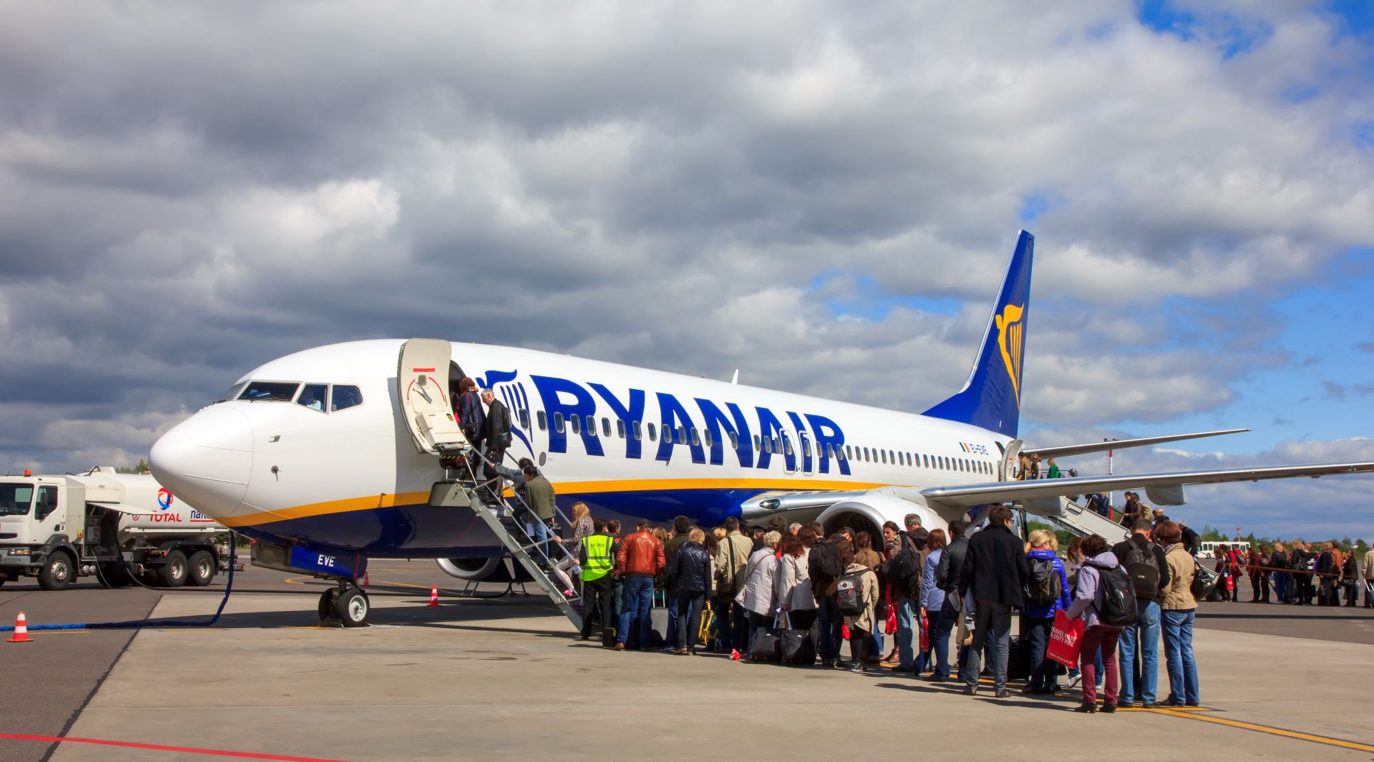 Ryanair po cichutku podniósł opłaty za „priority” i duży bagaż podręczny! Podwyżka niby niewielka, ale…