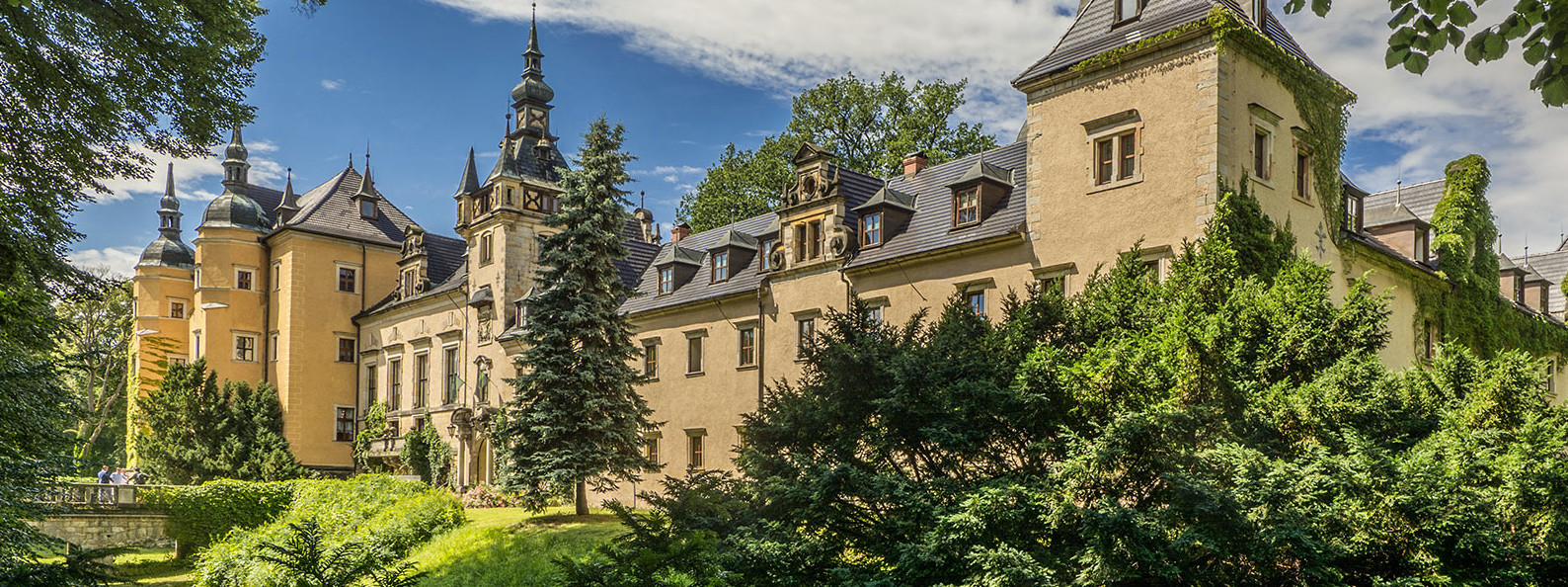 Noclegi w zamku w Borach Dolnośląskich z wyżywieniem od 185 PLN za pokój (również w wakacje)