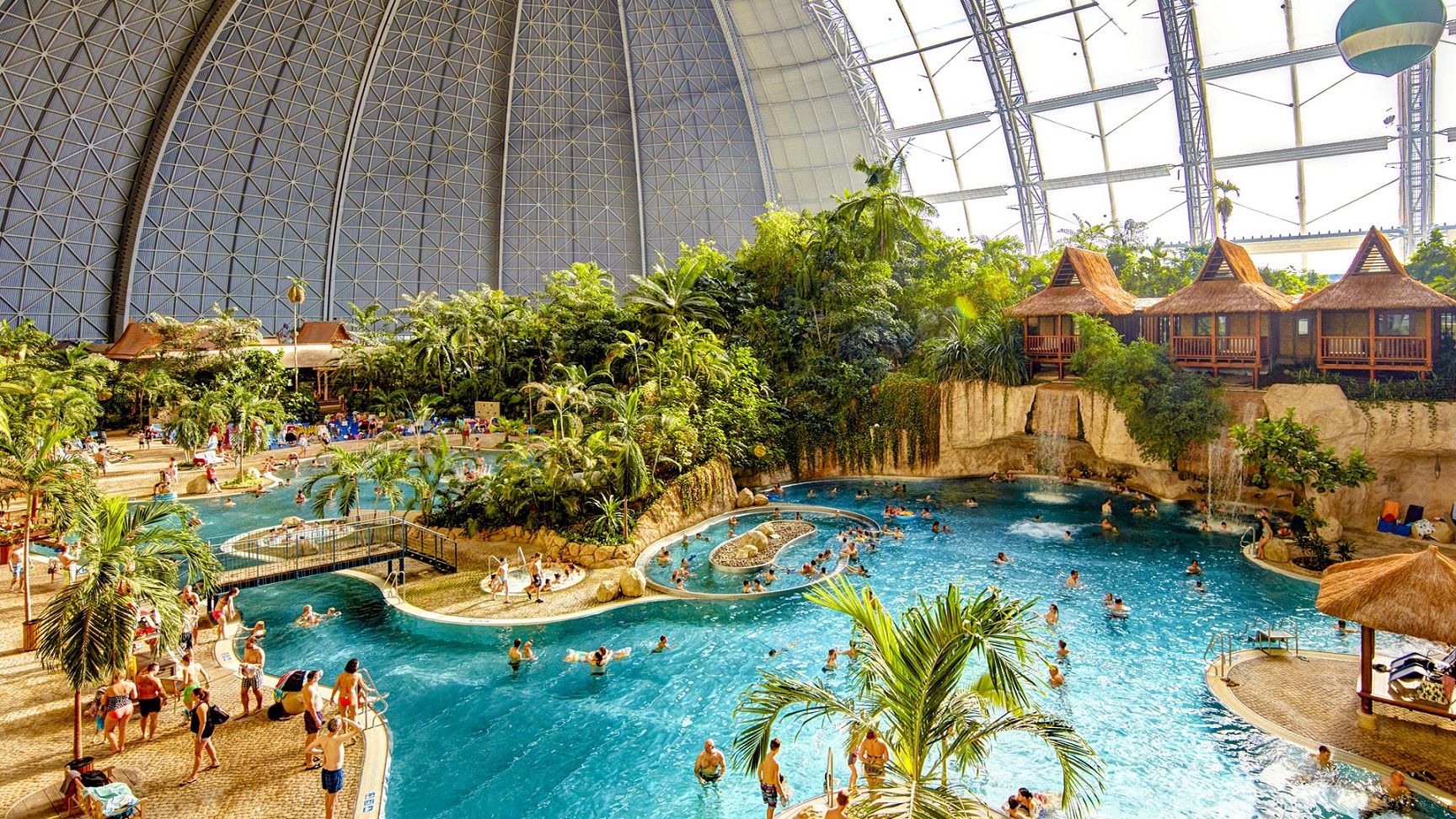 Odpocznij w parku wodnym Tropical Islands! Loty do Berlina z Krakowa, transfery i bilety za 586 PLN.