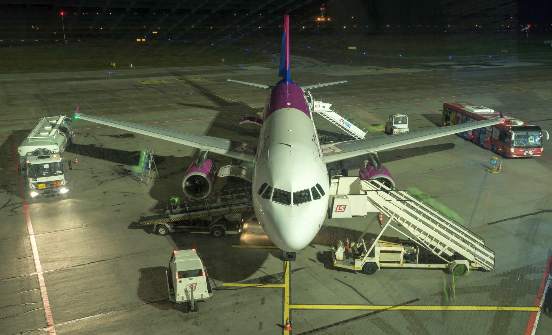 Awaryjne lądowanie samolotu Wizz Air w Katowicach! Pasażerowie są bezpieczni