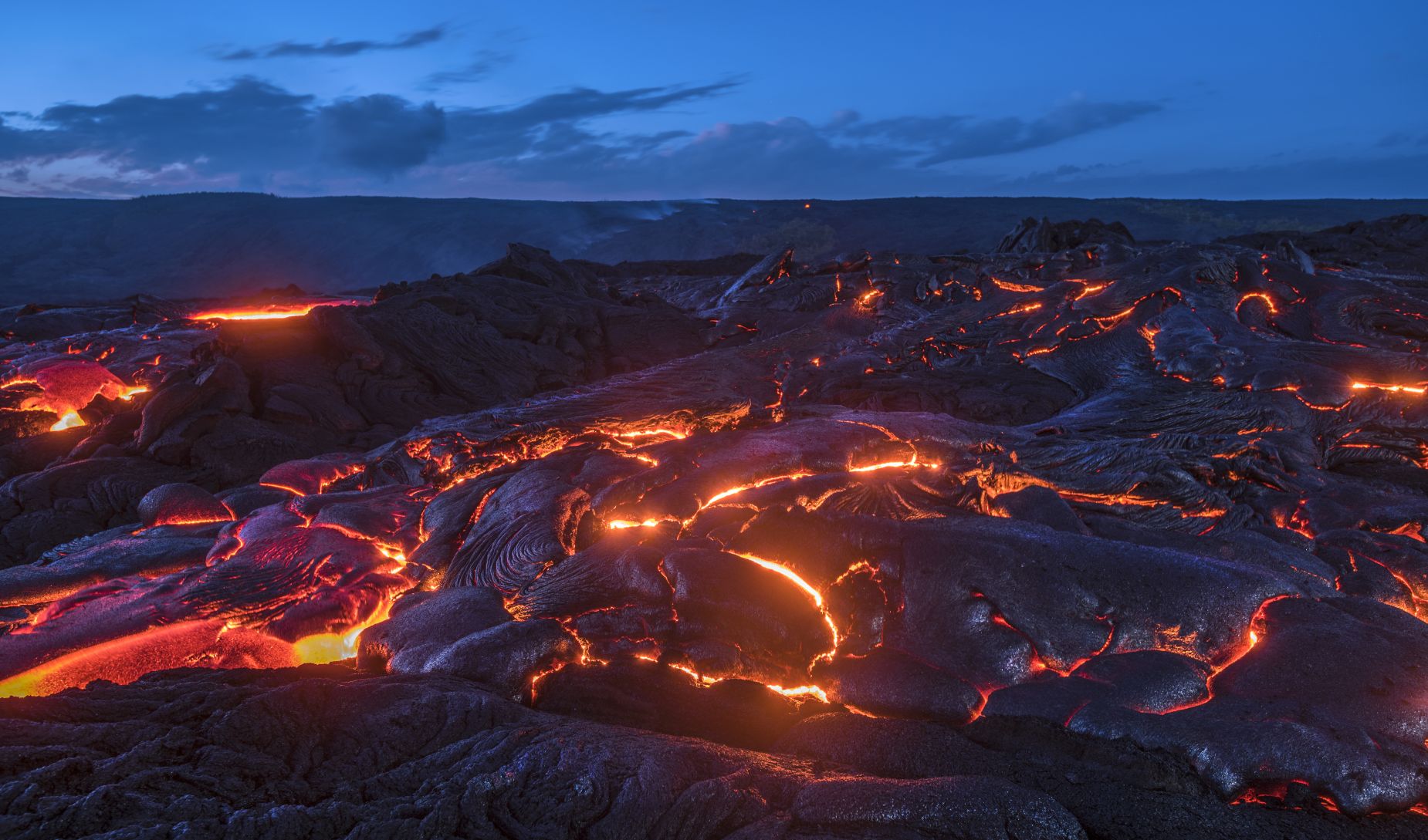 Bezmyślność czy brawura? 40 turystów aresztowanych za próbę zrobienia selfie z aktywnym wulkanem w tle