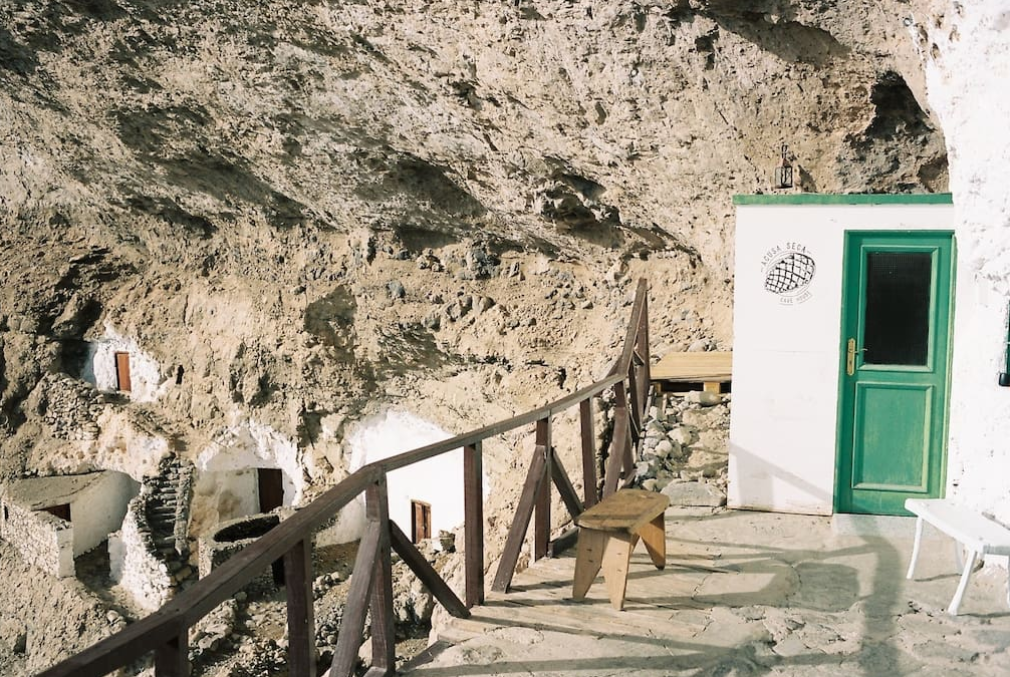 airbnb jaskinia