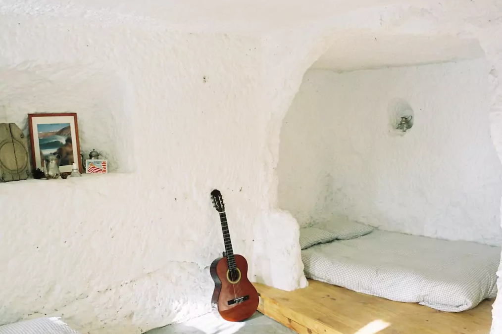 airbnb jaskinia