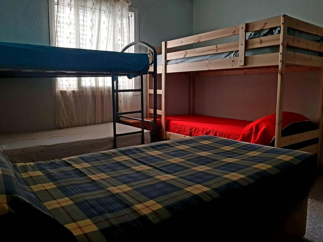 Czy to najgorsza oferta Airbnb w historii? 50 EUR za łóżko piętrowe… na balkonie