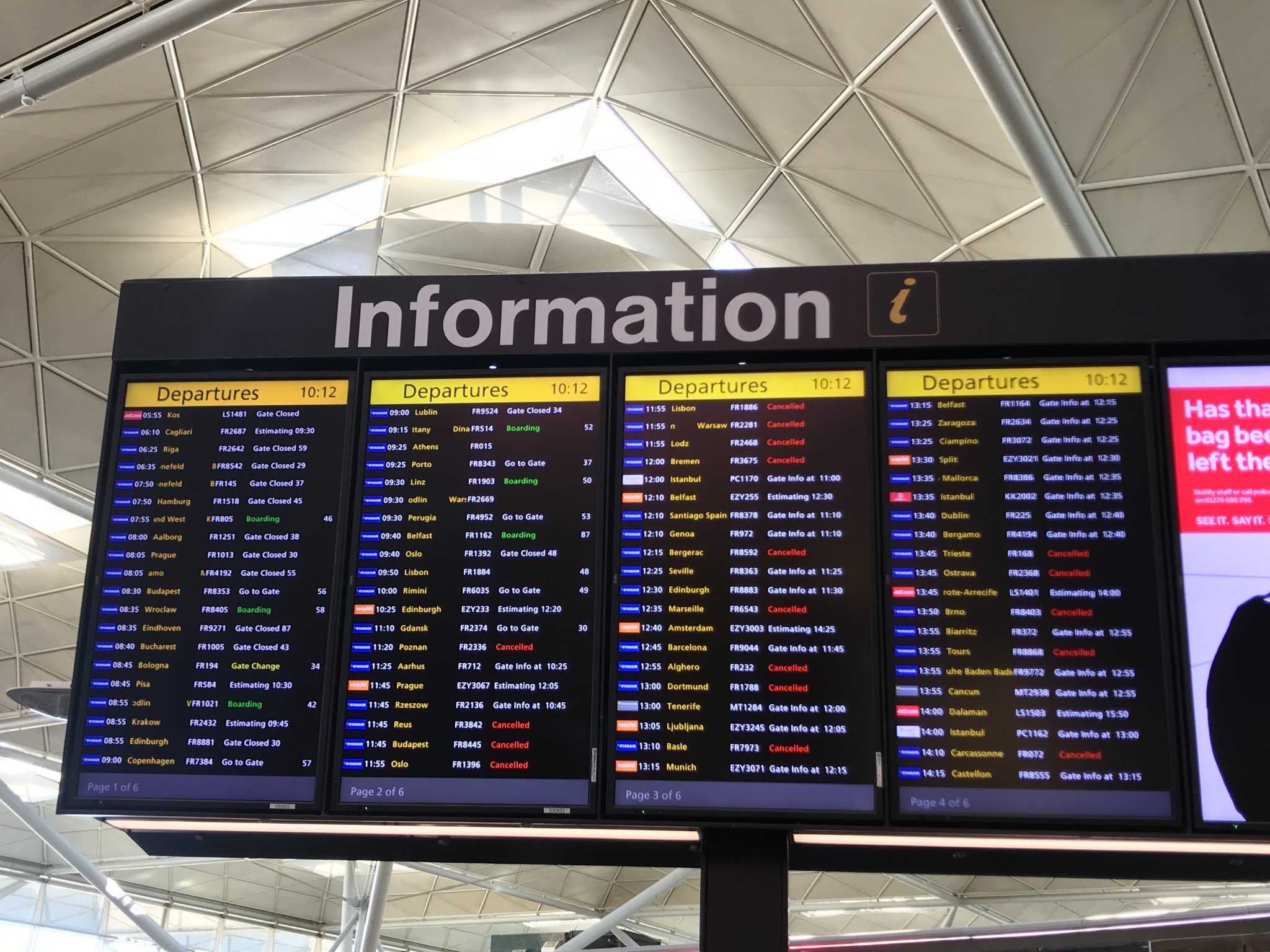 tablica odlotów Lotnisko Stansted