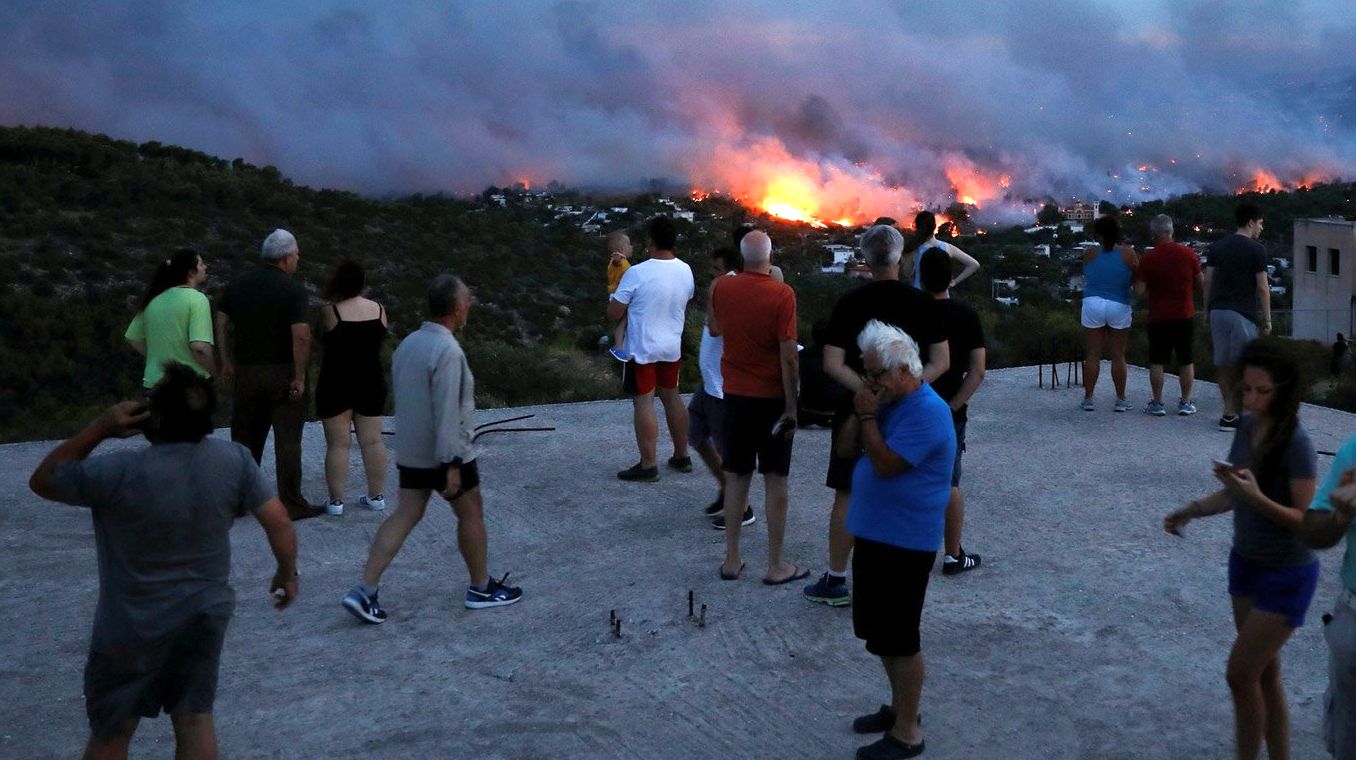 Katastrofalne pożary w Grecji. Giną ludzie, płoną domy, zagrożeni są m.in. turyści z Polski