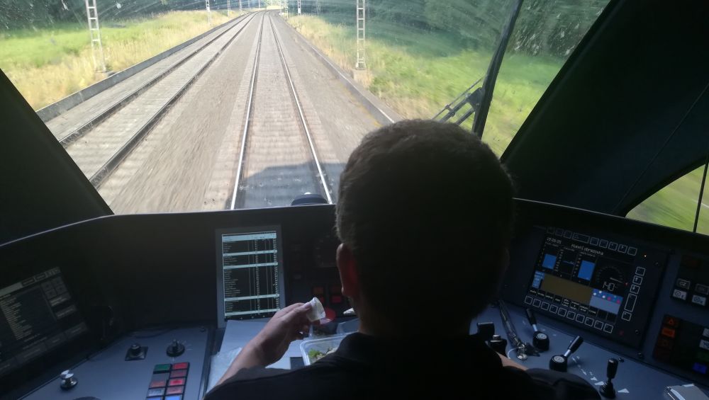 W kabinie maszynisty pociągu Leo Express