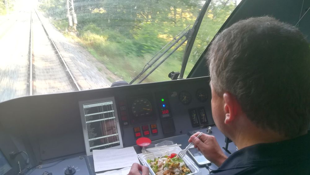 W kabinie maszynisty pociągu Leo Express
