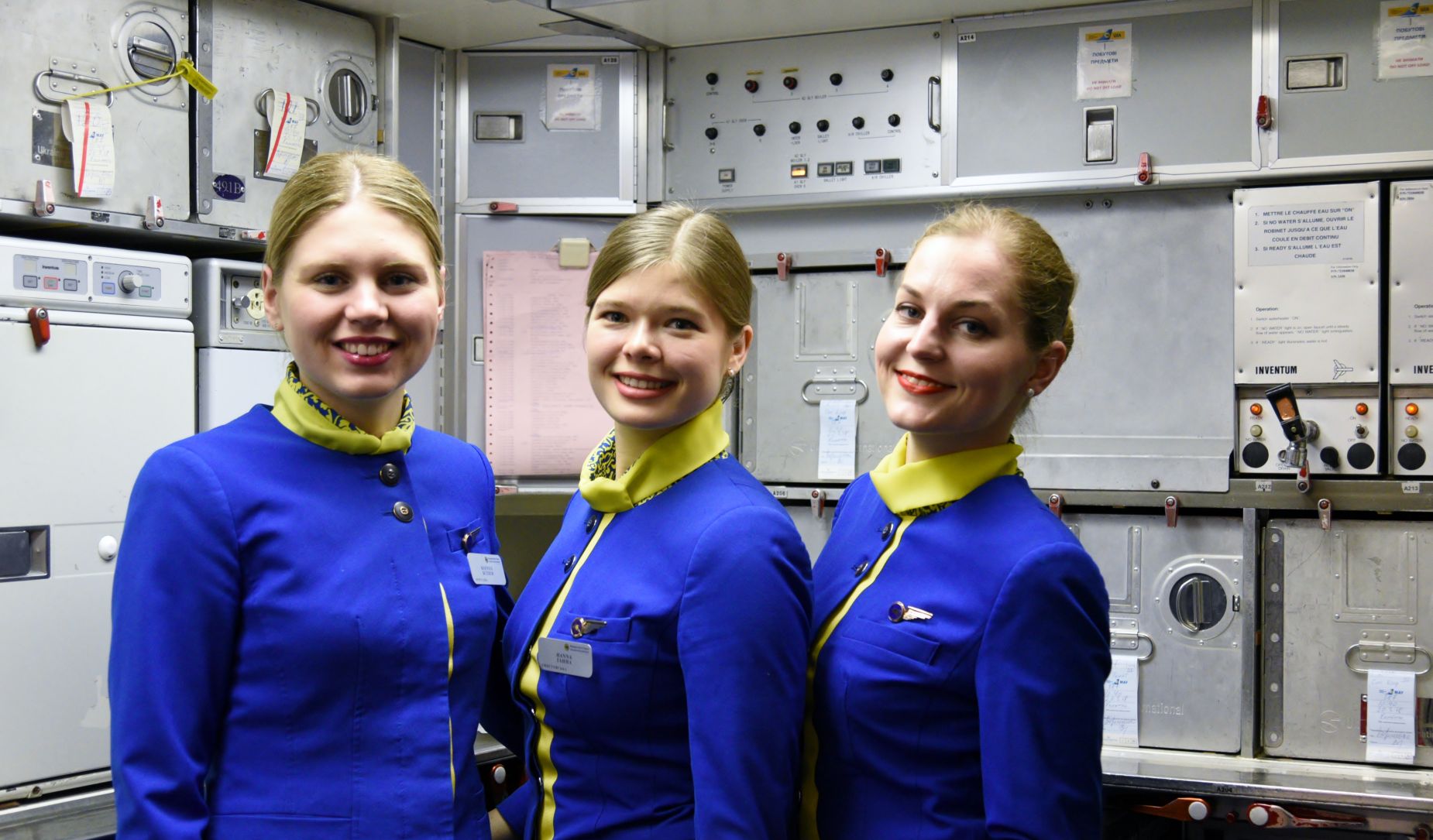 Napiwki w samolocie i na lotnisku. Tip dla stewardesy? Czy należy je dawać?