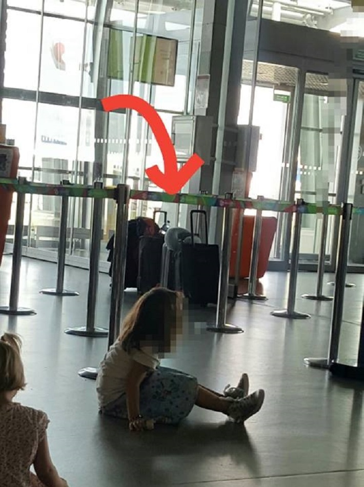 walizki na lotnisku