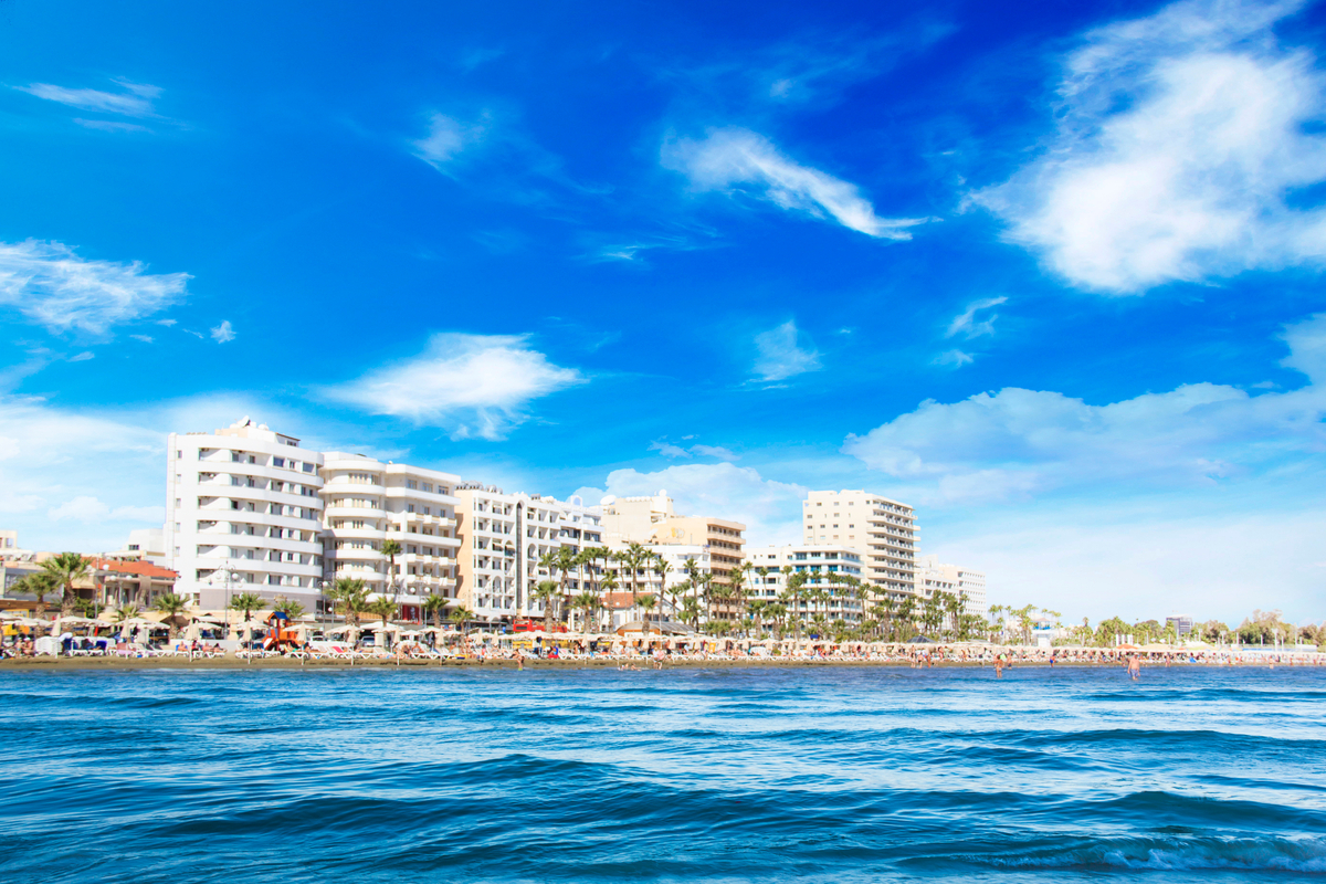 Mega! Tygodniowe wakacje na Cyprze za jedyne 882 PLN. Loty z Gdańska i noclegi w 3* hotelu przy plaży