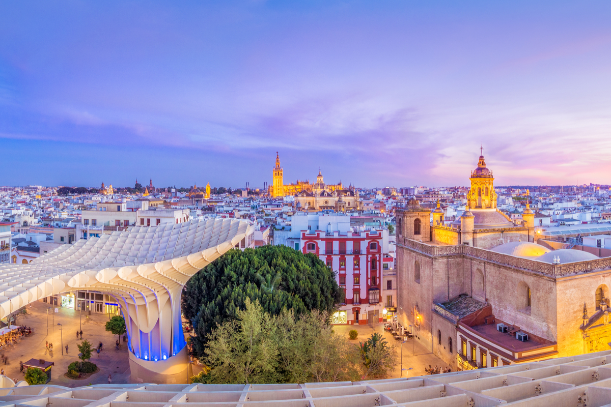 City break w Sewilli 🇪🇸 Loty z Warszawy do Hiszpanii i 3 noclegi w 4* hotelu centrum za 889 PLN ✈️☀️