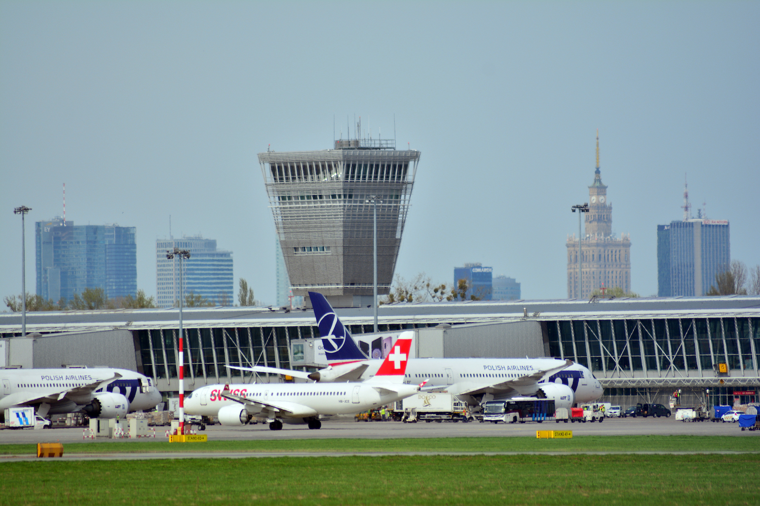 Kiedy low-costy i czartery wyniosą się z Warszawy? “Po rozbudowie to nie będzie przyjazne lotnisko dla tanich linii”