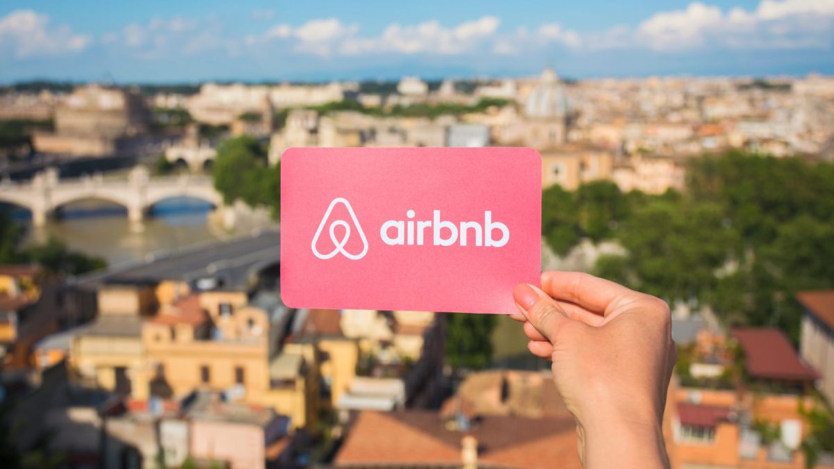Będą jednakowe przepisy dla Airbnb w całej UE. Co się zmieni?
