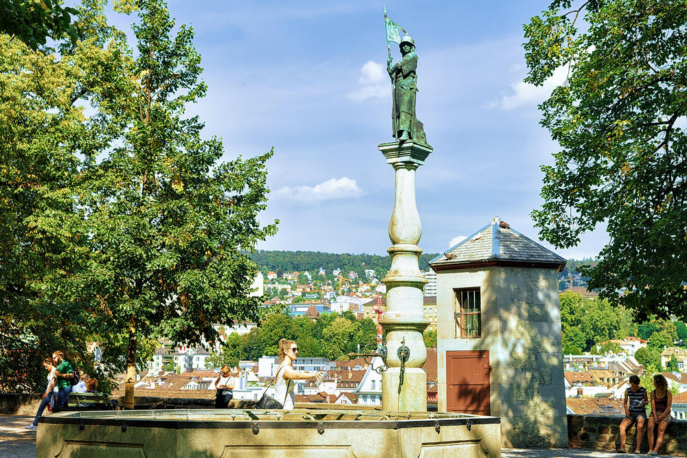 fontanna Lindenhof w Zurychu
