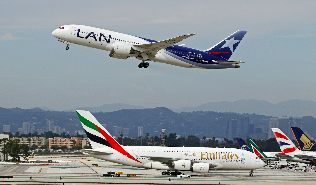 Lepszy Dreamliner czy Airbus A380? Główny ekonomista linii lotniczej: “Przy obecnej cenie ropy używanie A380 kompletnie się nie opłaca”