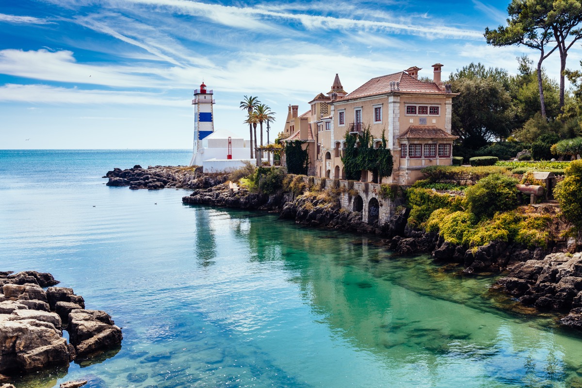 Tygodniowy wypoczynek nad Oceanem Atlantyckim w Portugalii za 581 PLN. Loty z Warszawy do Lizbony + zakwaterowanie