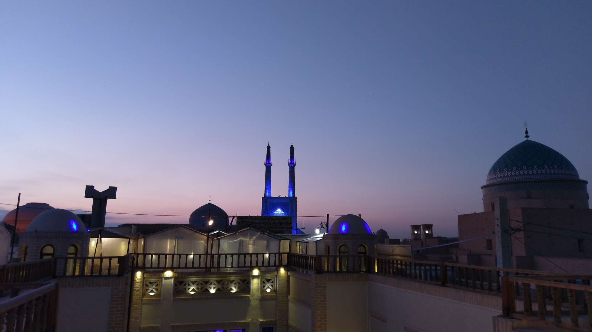 Widok miasta o zmierzchu