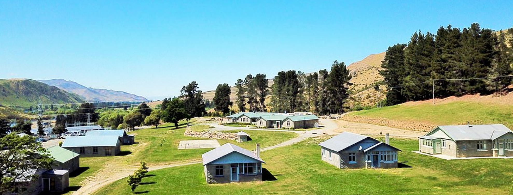 Kup sobie opuszczoną wioskę w Nowej Zelandii z niesamowitym widokiem. Dodatkowa zaleta: to idealna kryjówka na wypadek… apokalipsy!