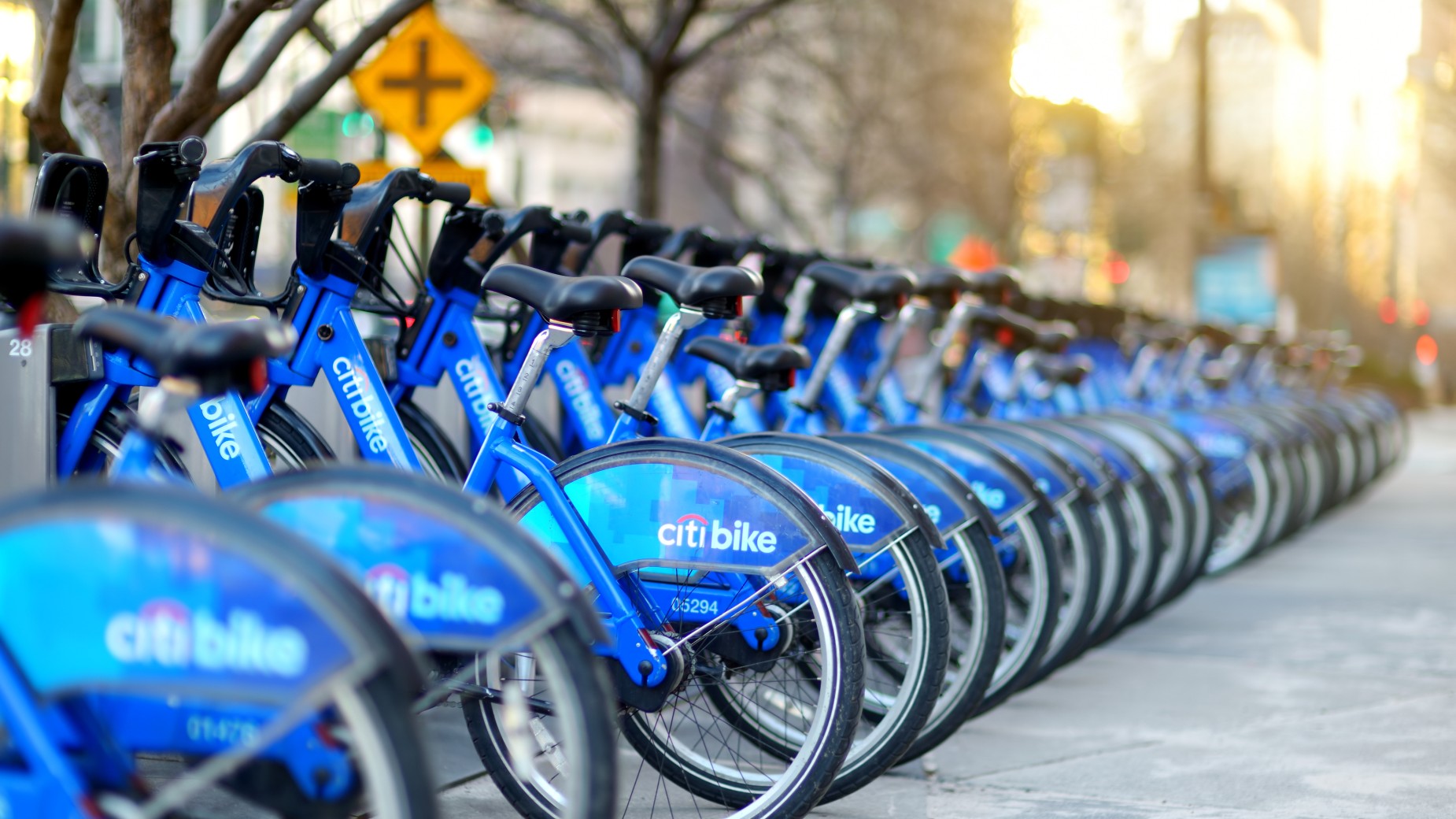 „To rewolucja, również dla turystów”. Rowery miejskie, elektryczne hulajnogi, skutery – zwiedzanie dużych miast nigdy nie było prostsze