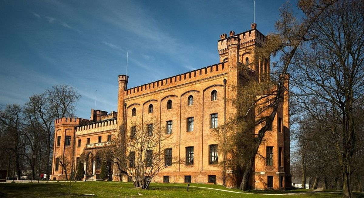 Noclegi z wyżywieniem w Zamku Jan III Sobieski za 259 PLN/pokój (również na weekendy)