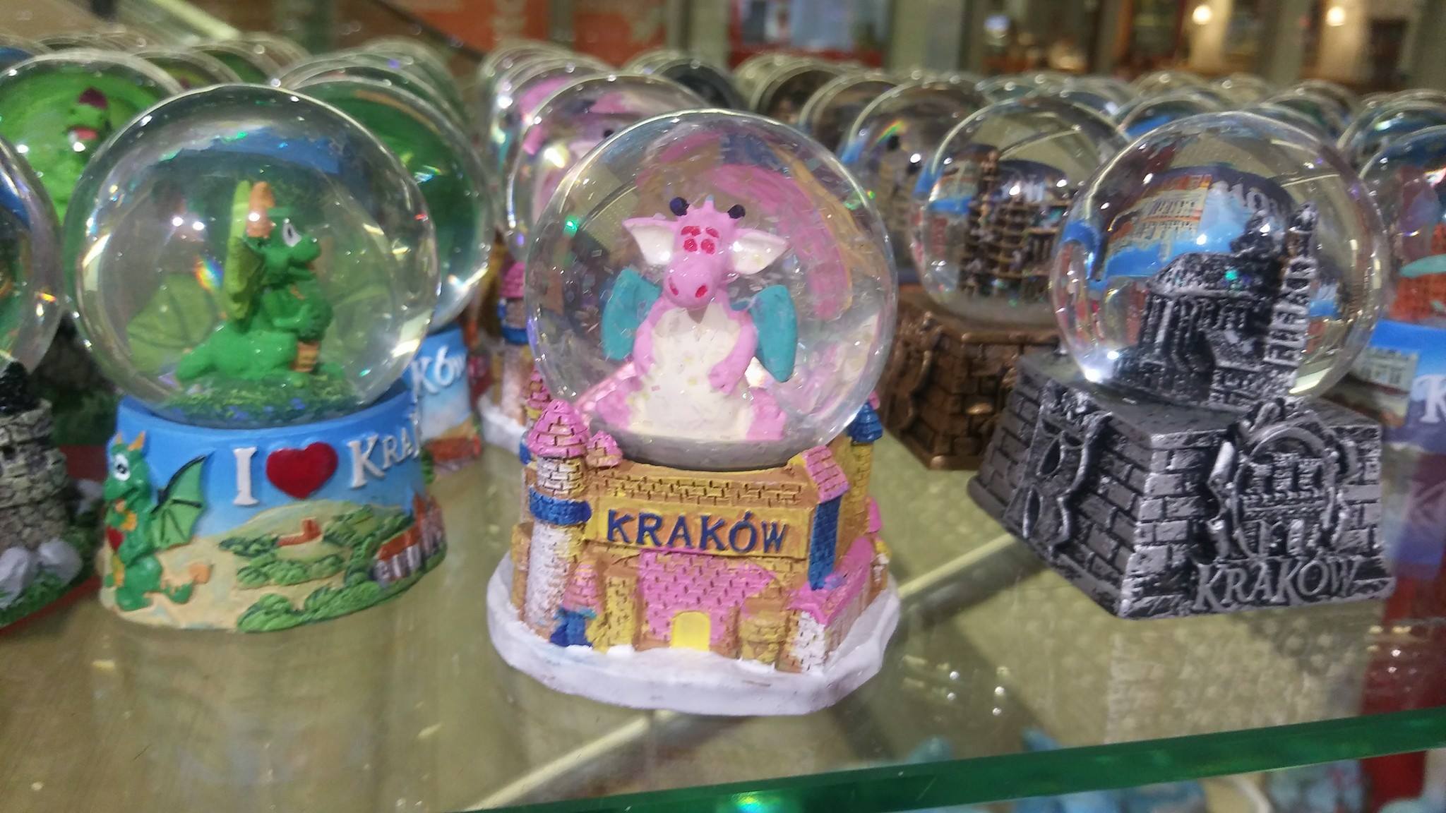 Smalec, wódka czy produkty premium? Sprawdziłam, jakie prezenty z Polski kupują turyści