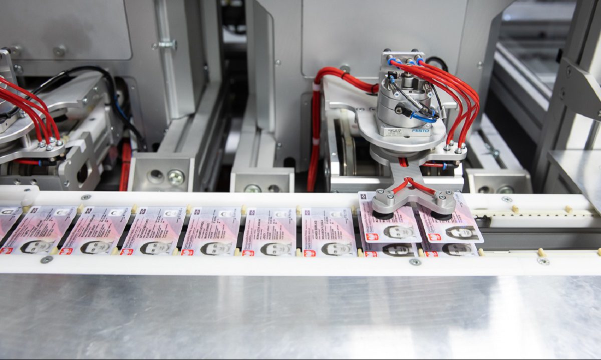 Elektroniczne dowody dostępne już od poniedziałku. Ułatwią Polakom podróżowanie