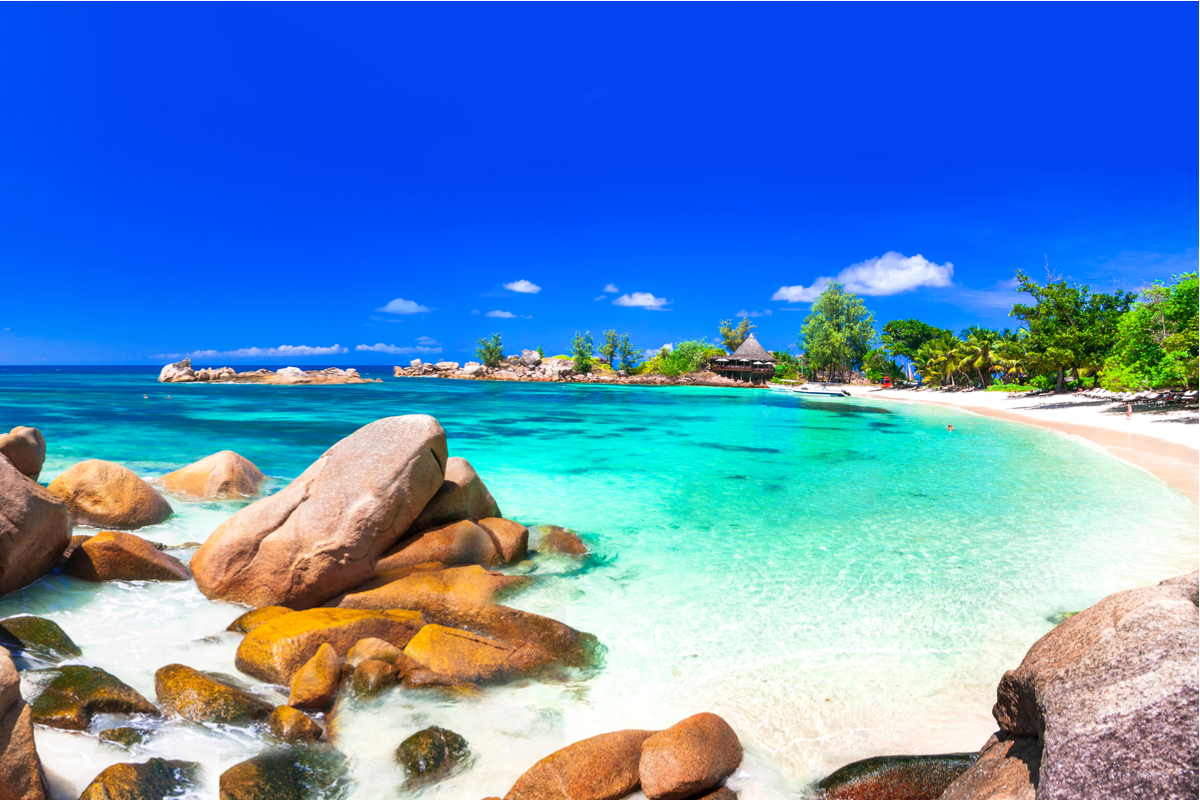 Pomysł na majówkę! Seszele + Dubaj z Warszawy za 2638 PLN