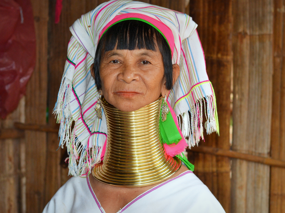 kobiety zyrafy dlugie szyje