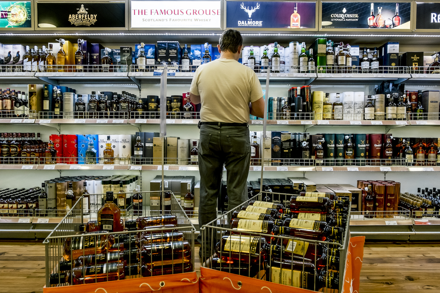 Lecisz do innego miasta w Polsce? Na lotnisku mogą ci nie sprzedać alkoholu