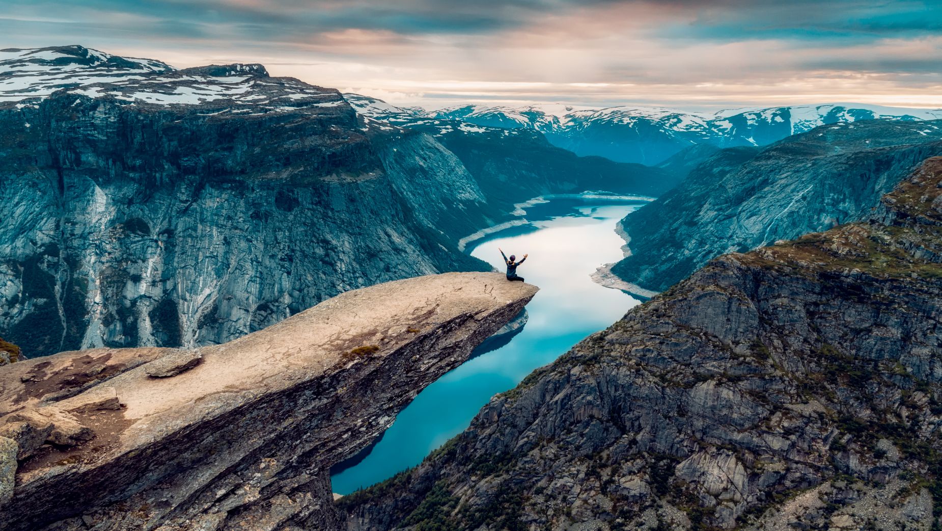 Norwegia w sposób budżetowy. Jak zwiedzić krainę trolli i fiordów nie wydając fortuny?