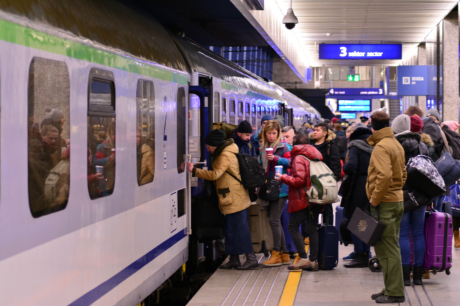 PKP Intercity wstrzymuje sprzedaż biletów na wakacje. Pasażerowie mogą stracić zniżki!